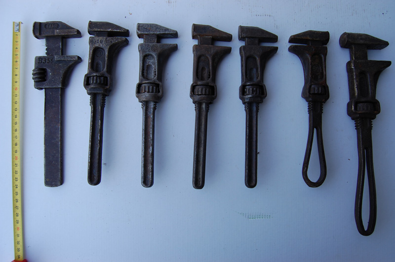 Ancienne clé multifonctions pour Matériels Agricole C. PUZENAT